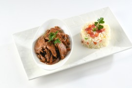 Porc au caramel et riz sauté